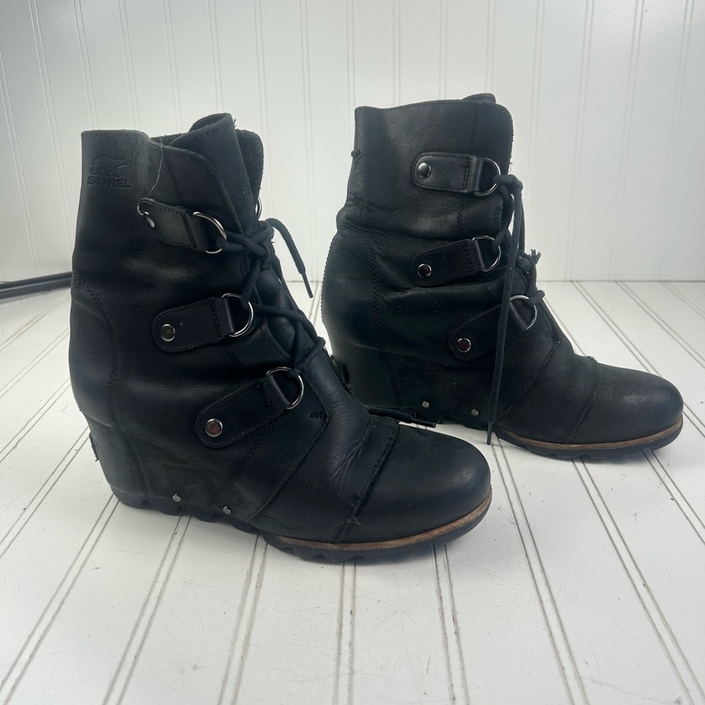 Sorel Joan of Arctic Wedge II Waterproof Lug Sole Black Boots Womenโs Size 6-6.5 - Picture 2 of 14